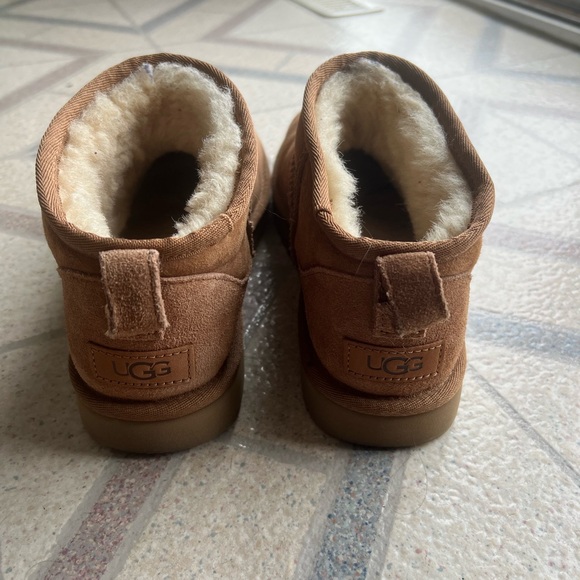 UGG Tan Winter Boots - Picture 5 of 6